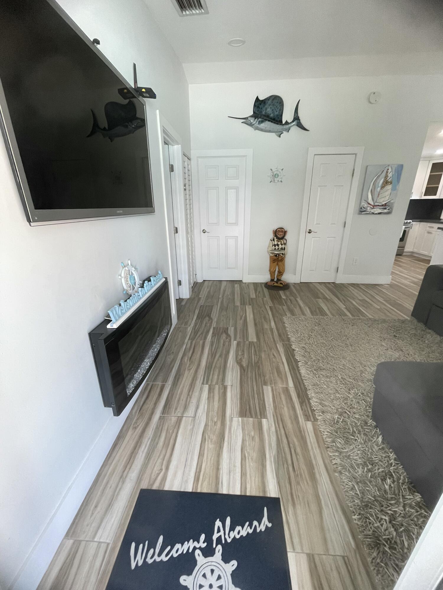 423 Mahogany Avenue Key Largo, FL 33037 - Photo 18 of 37 a living room with a couch and a flat screen tv