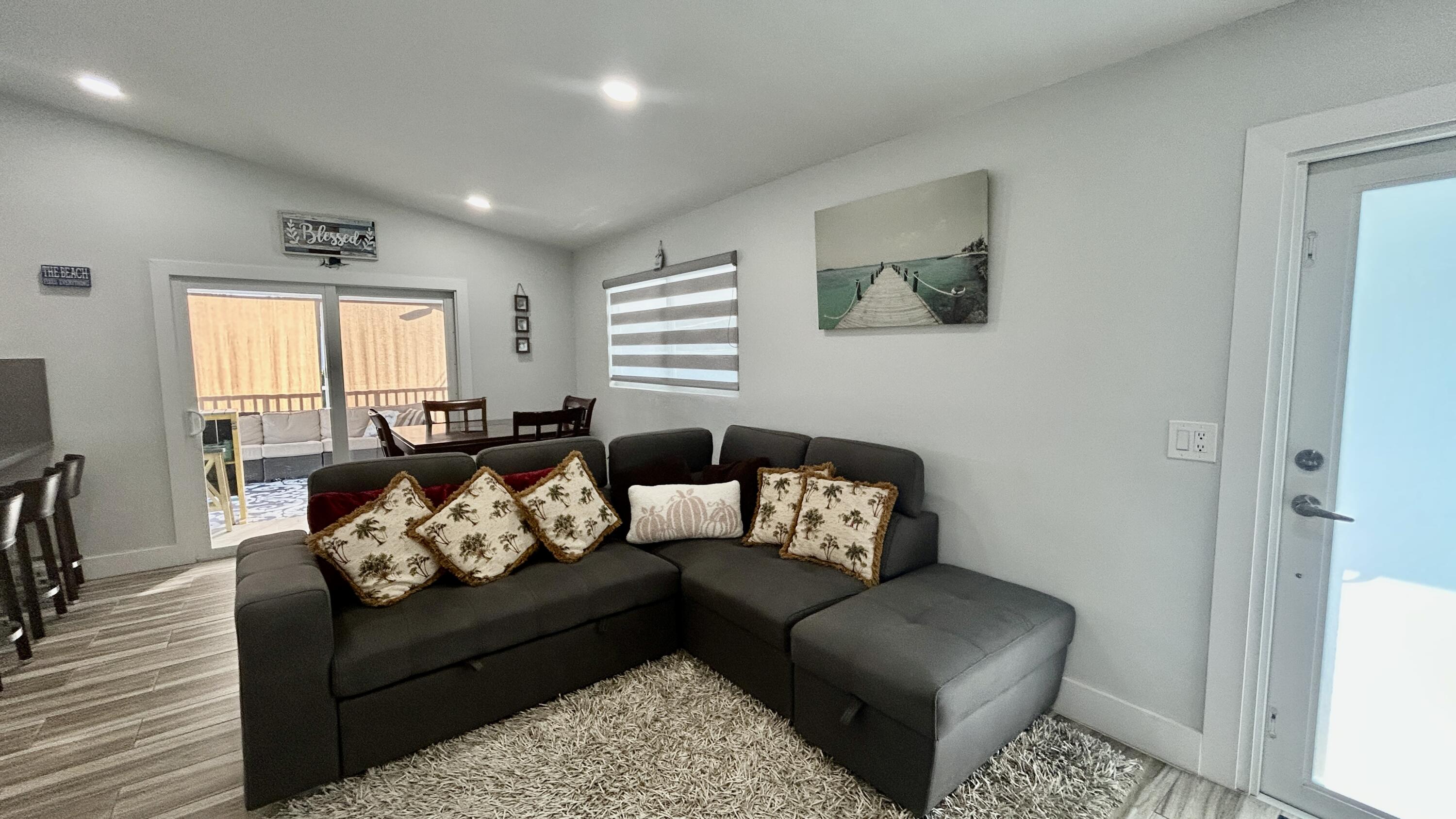 423 Mahogany Avenue Key Largo, FL 33037 - Photo 35 of 37 a living room with furniture and a window