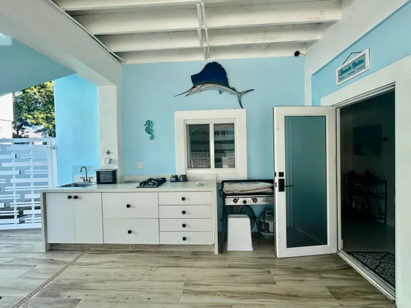 $2,200 | 423 Mahogany Avenue, Key Largo, FL 33037