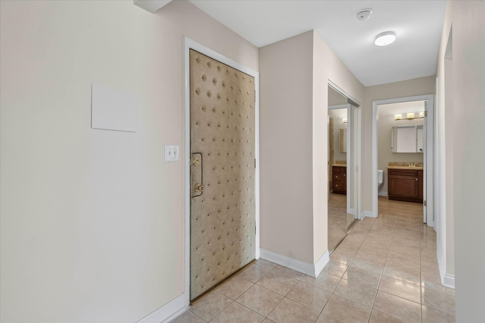 940 East Old Willow Road, Unit 312 Prospect Heights, IL 60070 - Photo 7 of 28 an empty room with closet and a bathroom