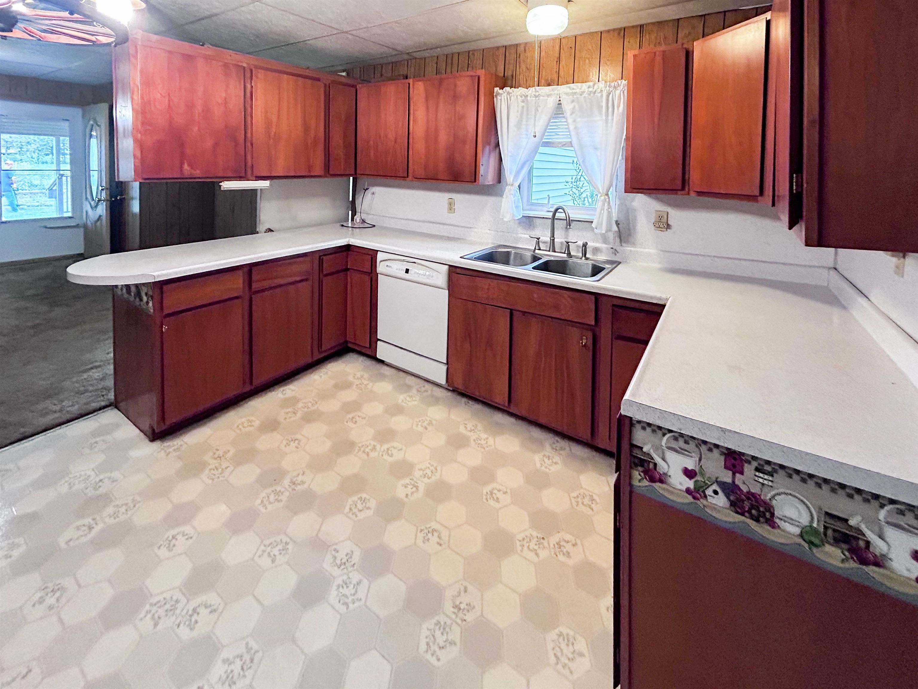 6459 Fenton Road Flint, MI 48507 - Photo 11 of 33 50187429-df797fd2-fb3a-4998-94b4-05b70e4a848d.JPG