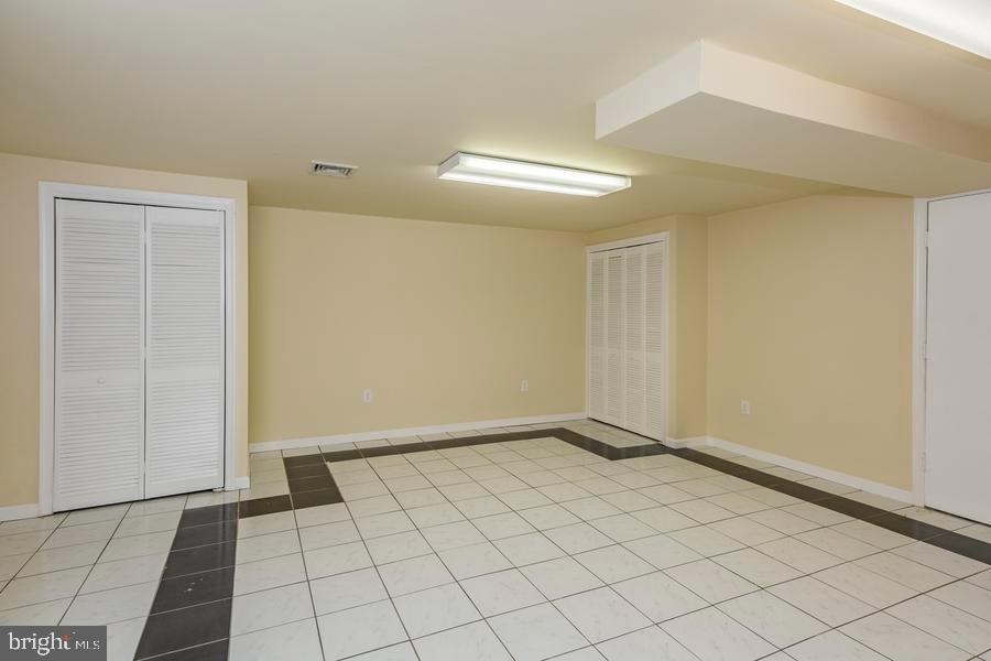 20 Exeter Court Princeton, NJ 08540 - Photo 21 of 25 a view of an empty room