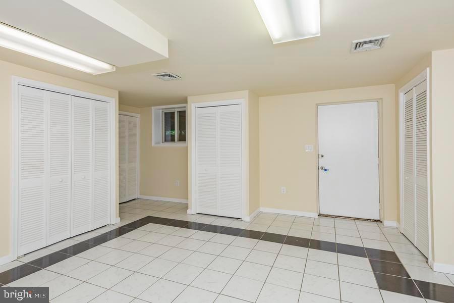 20 Exeter Court Princeton, NJ 08540 - Photo 22 of 25 a view of an empty room