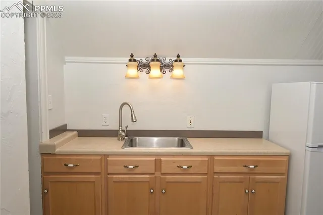 a close view of sink and tap