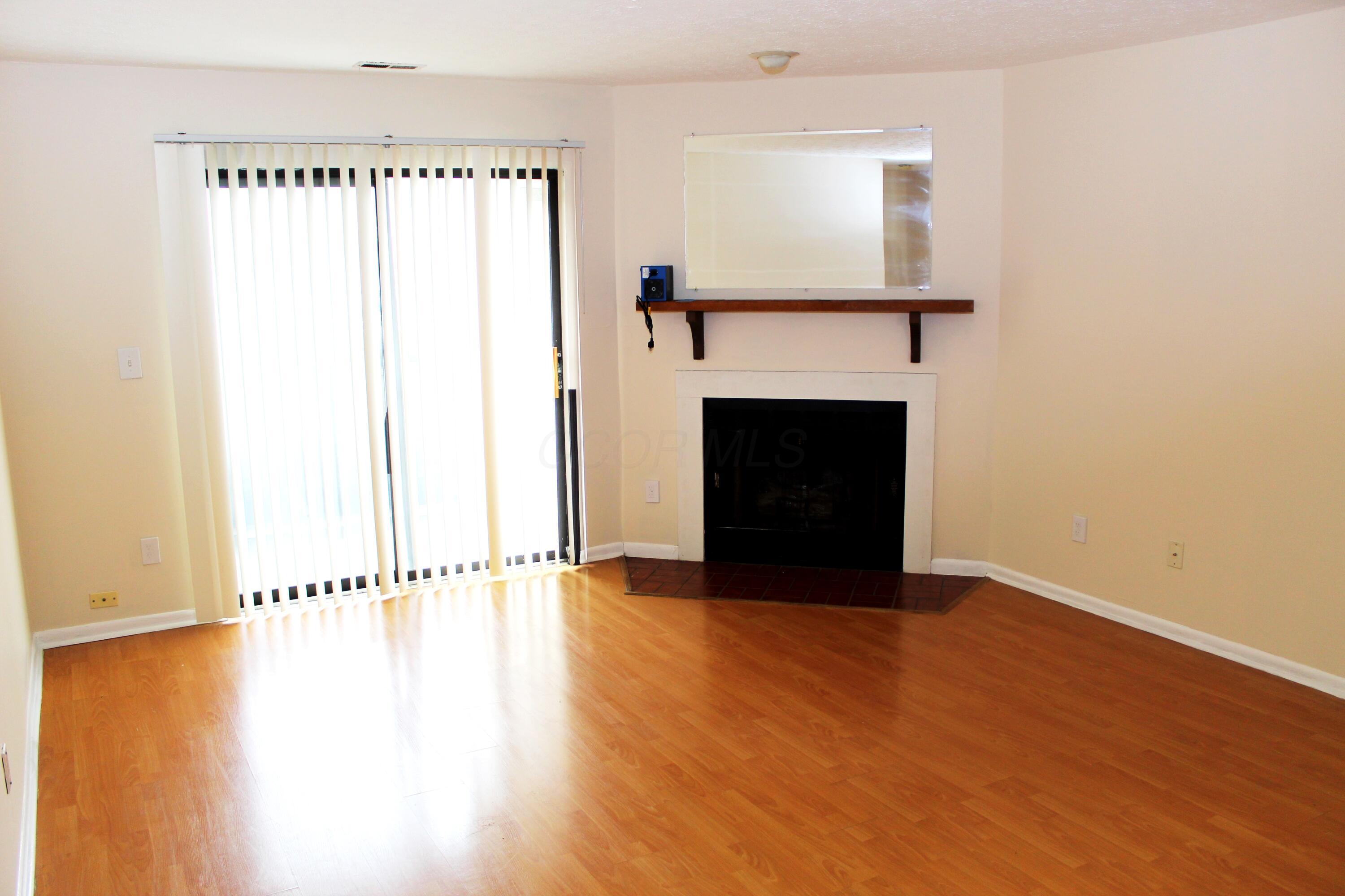 2241 Hedgerow Road, Unit 2241D Columbus, OH 43220 - Photo 4 of 21 2241 Living