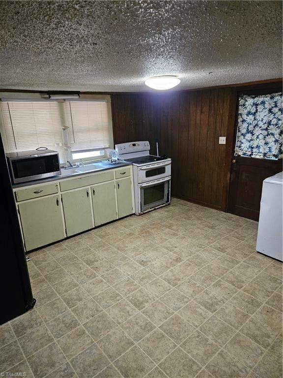 1016 Hunt Joyce Road Madison, NC 27025 - Photo 6 of 9 Gallery Image 6