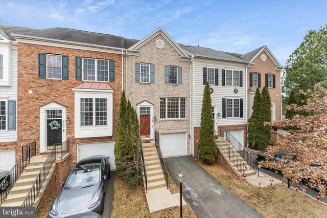 $488,000 | 2509 Oak Tree Lane, Woodbridge, VA 22191