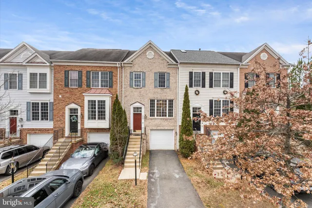 $488,000 | 2509 Oak Tree Lane, Woodbridge, VA 22191