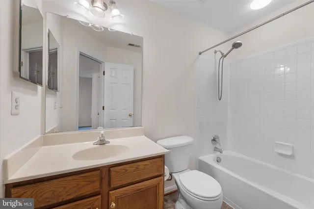 $488,000 | 2509 Oak Tree Lane, Woodbridge, VA 22191