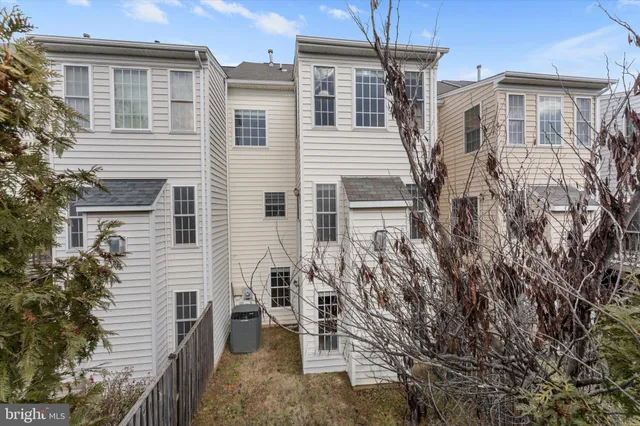 $488,000 | 2509 Oak Tree Lane, Woodbridge, VA 22191