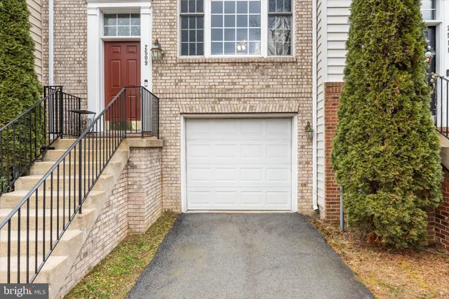 $488,000 | 2509 Oak Tree Lane, Woodbridge, VA 22191