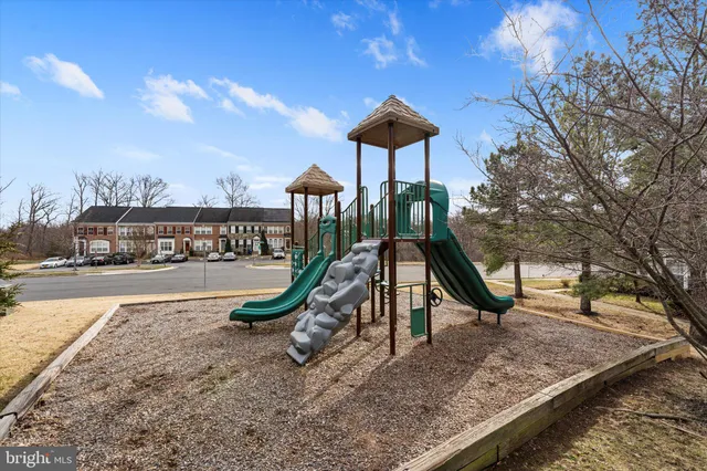 $488,000 | 2509 Oak Tree Lane, Woodbridge, VA 22191