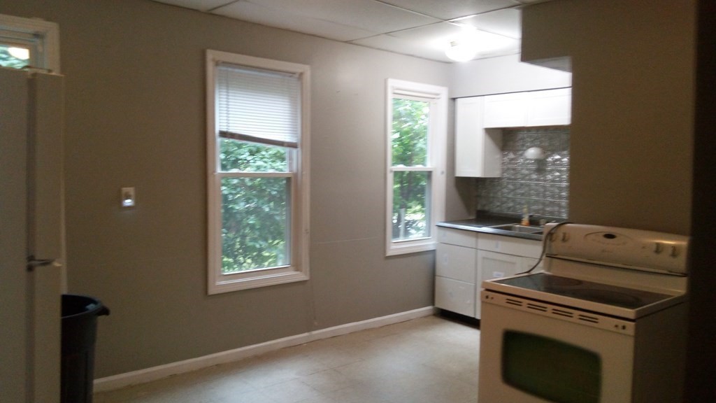 677 Union Street Springfield, MA 01109 - Photo 7 of 17 Gallery Image 7