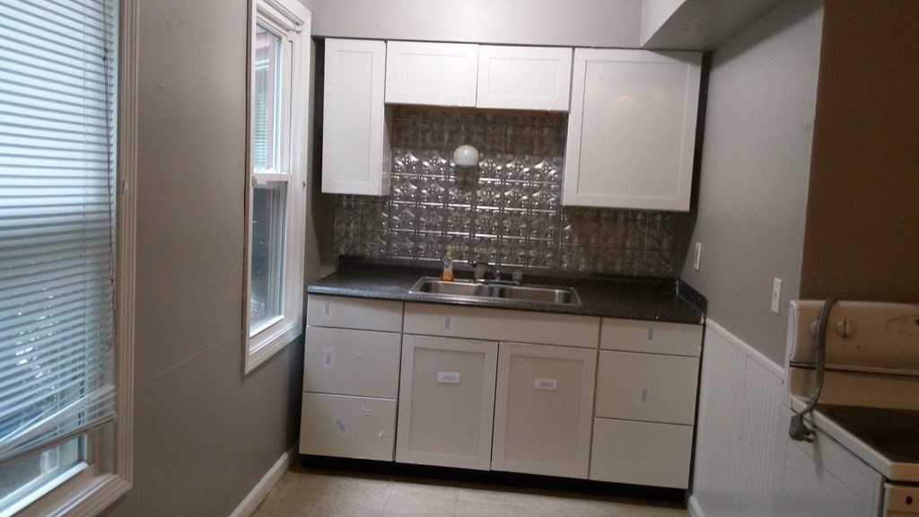 677 Union Street Springfield, MA 01109 - Photo 8 of 17 Gallery Image 8