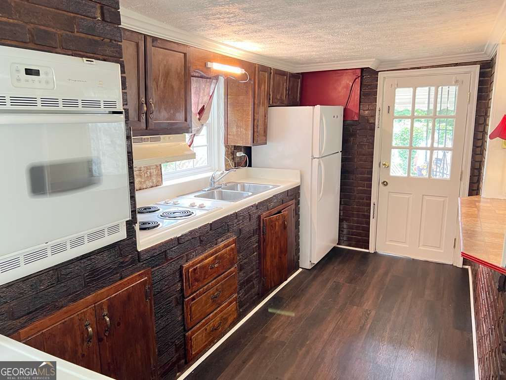 1870 Grove Avenue East Point, GA 30344 - Photo 5 of 18