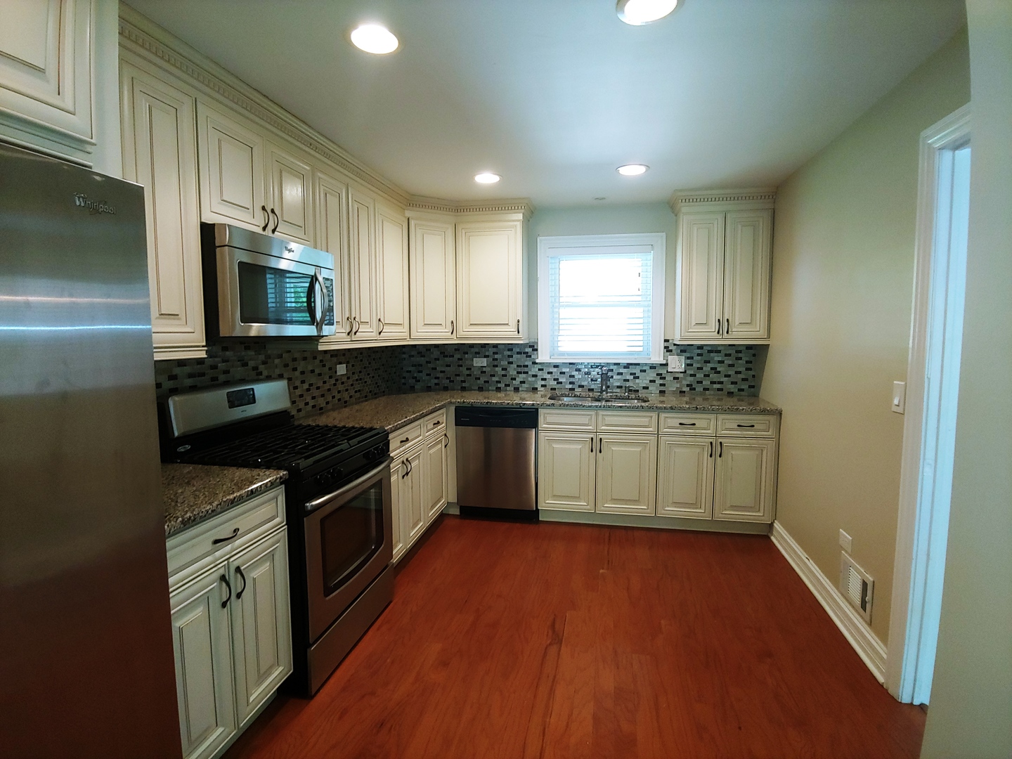 2830 West Jerome Street Chicago, IL 60645 - Photo 3 of 18
