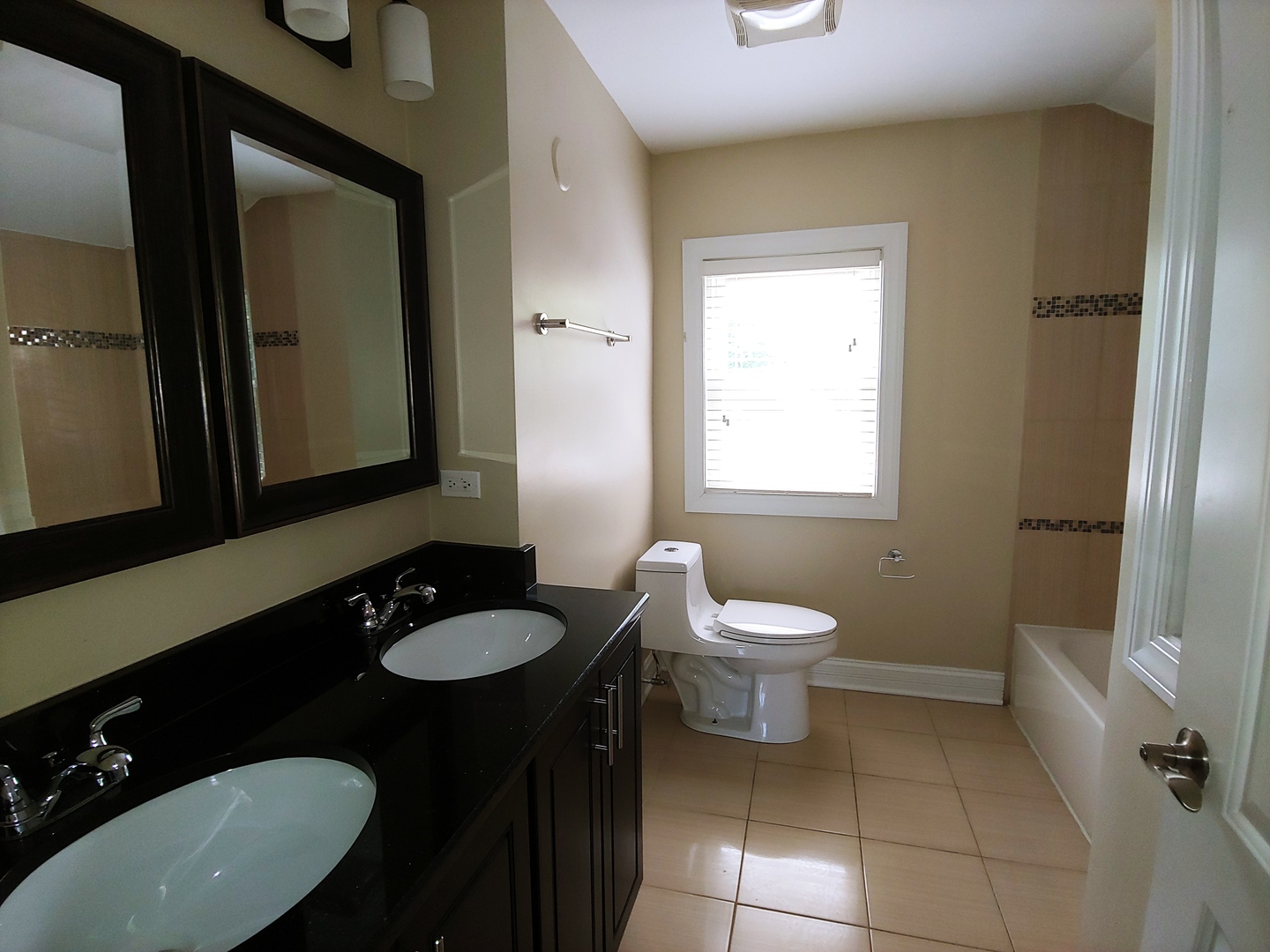 2830 West Jerome Street Chicago, IL 60645 - Photo 9 of 18
