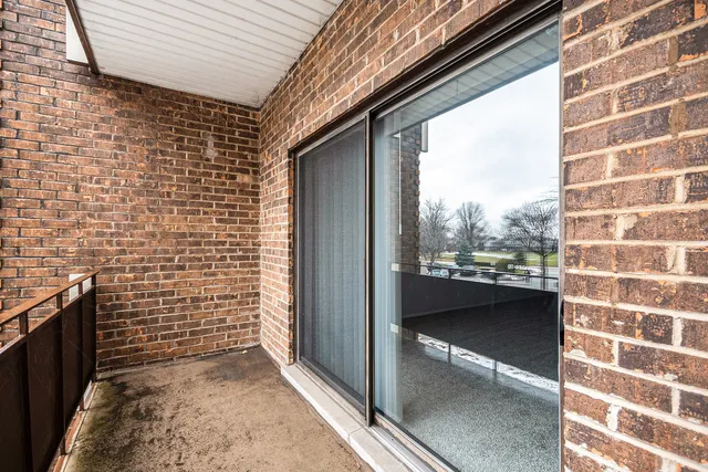 $224,900 | 700 Wellington Avenue, Unit 207, Elk Grove Village, IL 60007