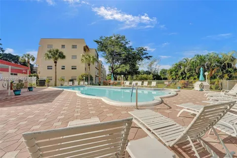 $129,000 | 1030 Country Club Drive, Unit 405, Margate, FL 33063