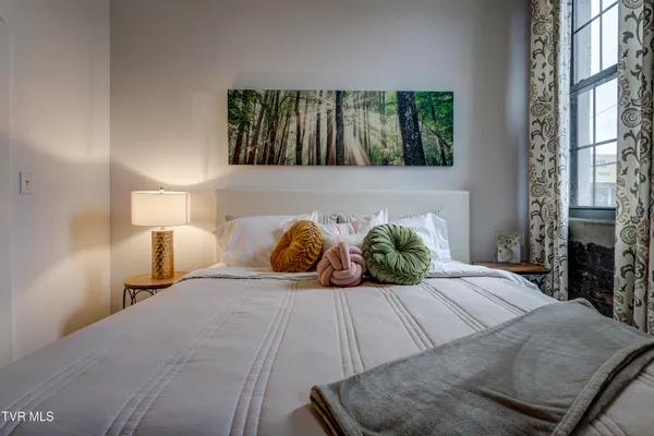 $1,850 | 201 8th Street, Unit 203, Bristol, TN 37620