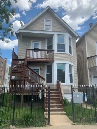 $1,650 | 3223 North Albany Avenue, Unit 1, Chicago, IL 60618
