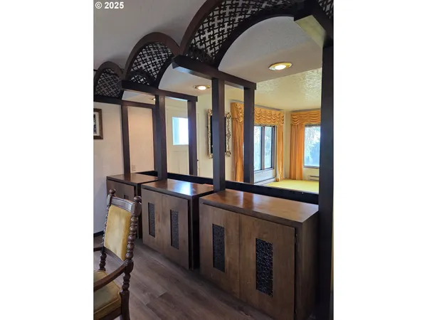 $1,149,960 | 24088 Highway 18, Sheridan, OR 97378