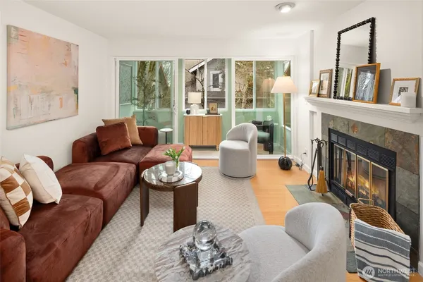 $510,000 | 5901 Phinney Avenue North, Unit 206, Seattle, WA 98103