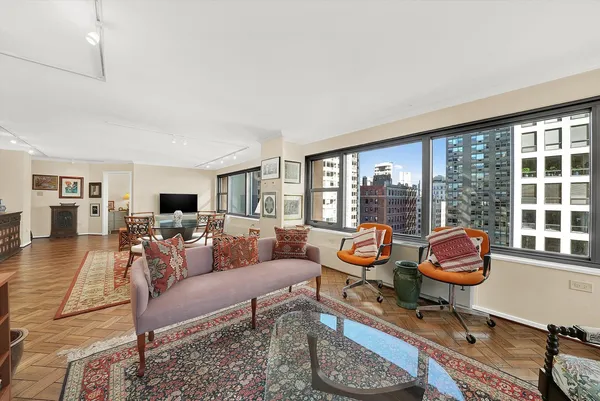 $5,375 | 247 East Chestnut Street, Unit 1301, Chicago, IL 60611