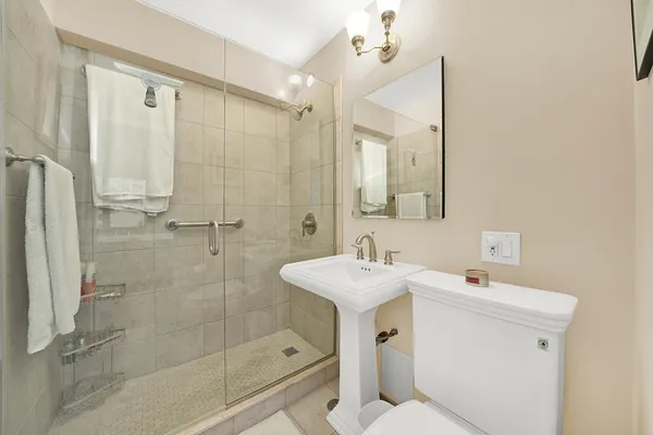 $5,375 | 247 East Chestnut Street, Unit 1301, Chicago, IL 60611