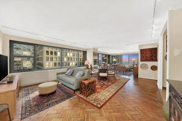 $5,375 | 247 East Chestnut Street, Unit 1301, Chicago, IL 60611