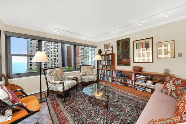 $5,375 | 247 East Chestnut Street, Unit 1301, Chicago, IL 60611
