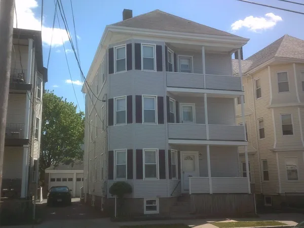$1,775 | 288 Earle Street, Unit 2, New Bedford, MA 02746