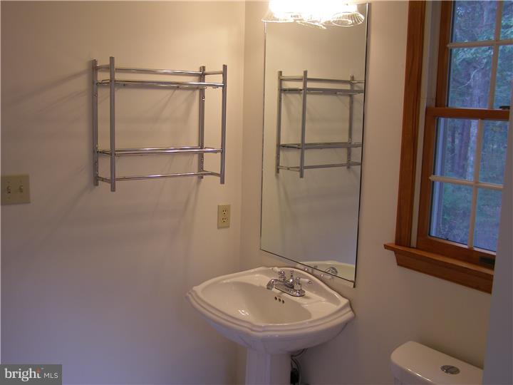 211 Friendship Road Southampton, NJ 08088 - Photo 14 of 23 Bathroom