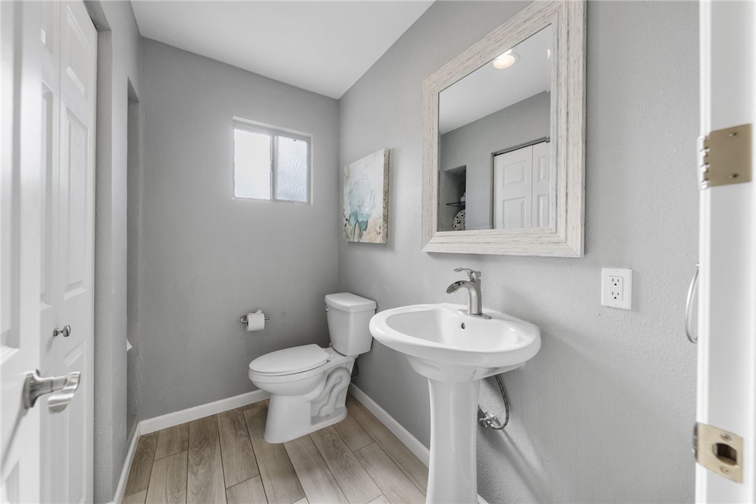 35825 Meadow Ridge Road Temecula, CA 92592 - Photo 38 of 75 a bathroom with a sink toilet and a mirror