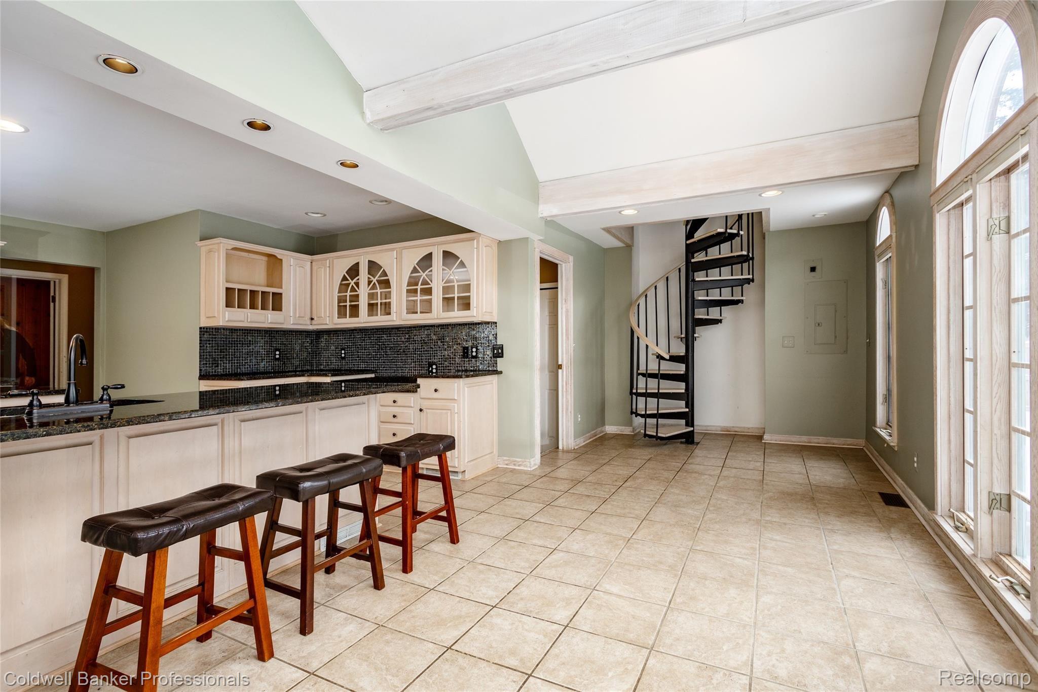 559 Pemberton Road Grosse Pointe, MI 48230 - Photo 14 of 44 559 Pemberton L021.jpg