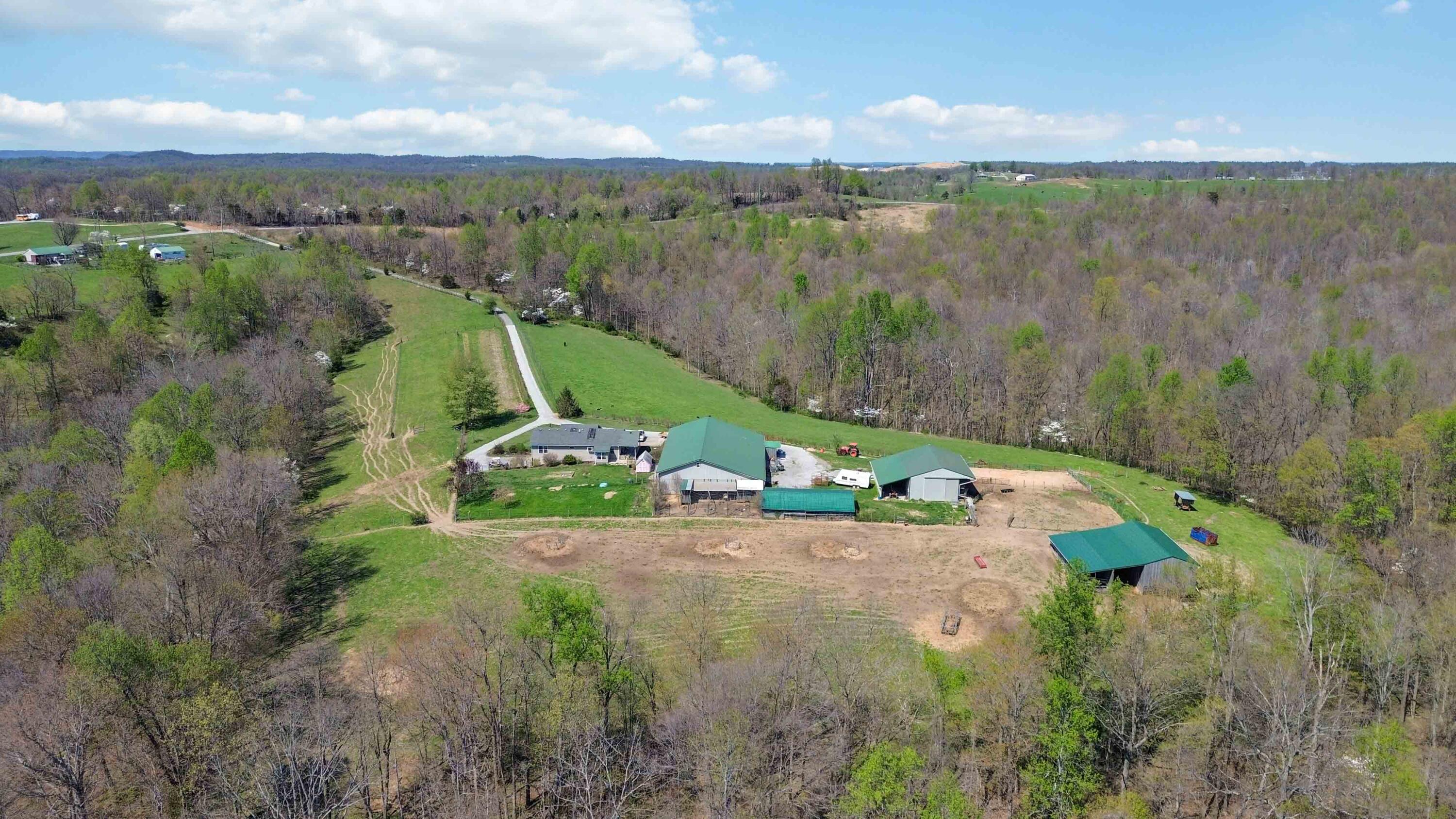 1461 Greasy Ridge Road Waynesburg, KY 40489 - Photo 7 of 40 005
