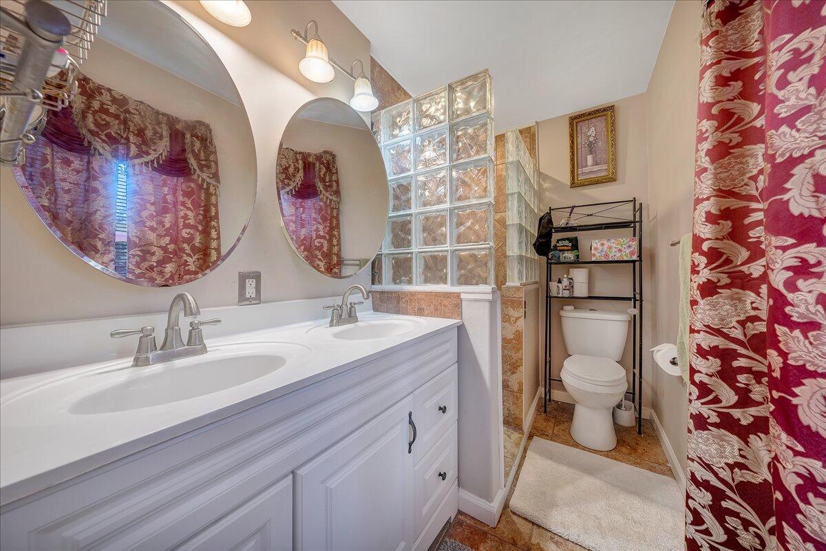 532 Ray Street Roanoke, VA 24019 - Photo 14 of 38 a bathroom with a sink and a mirror