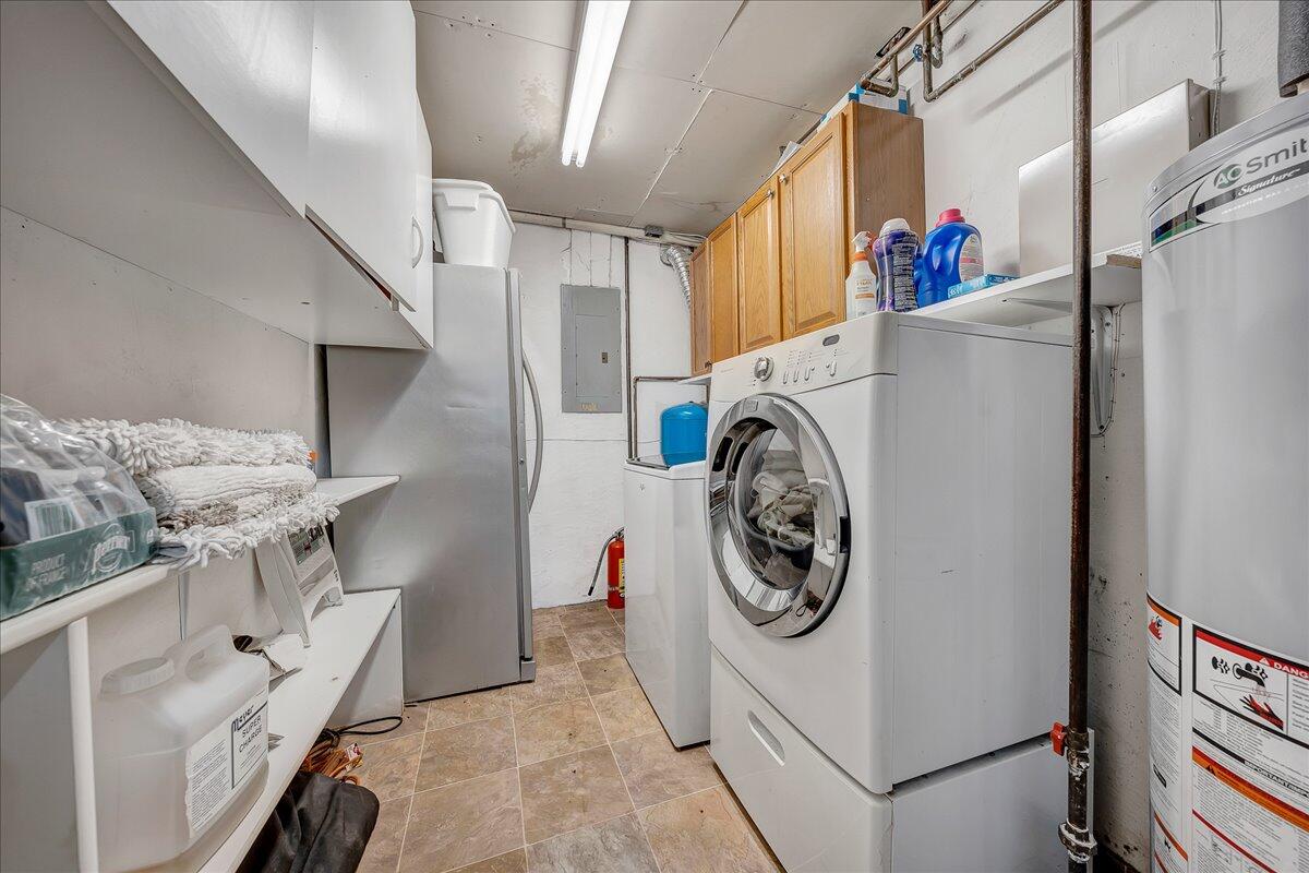 532 Ray Street Roanoke, VA 24019 - Photo 21 of 38 a utility room with dryer and washer