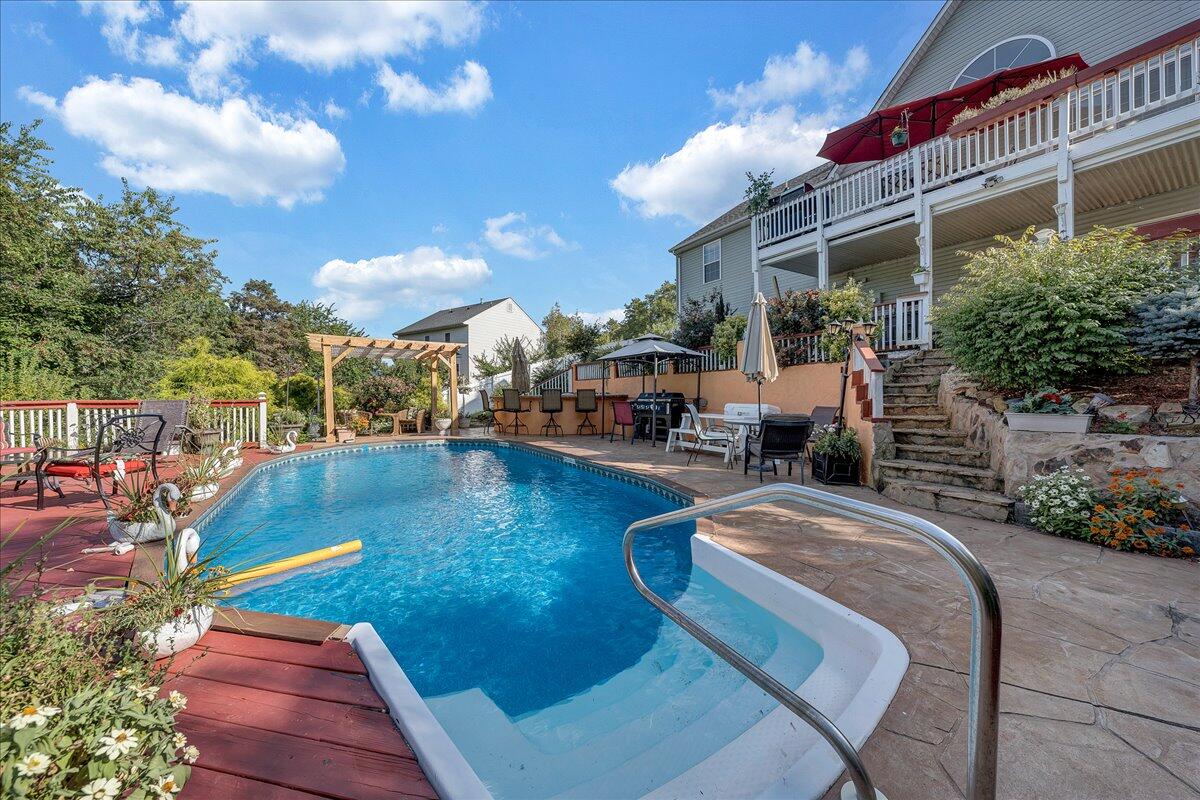 532 Ray Street Roanoke, VA 24019 - Photo 29 of 38 a view of a swimming pool with sitting area