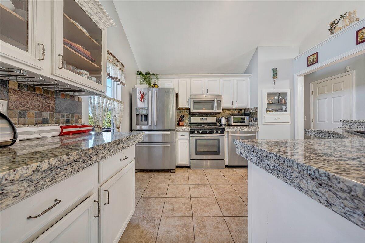 532 Ray Street Roanoke, VA 24019 - Photo 4 of 38 a kitchen with stainless steel appliances cabinets and a counter top space