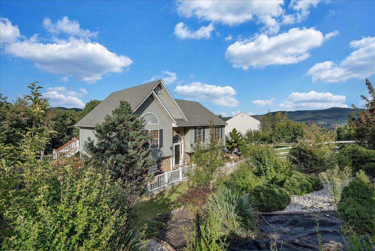 532 Ray Street Roanoke, VA 24019 - Photo 37 of 38 a view of a garden