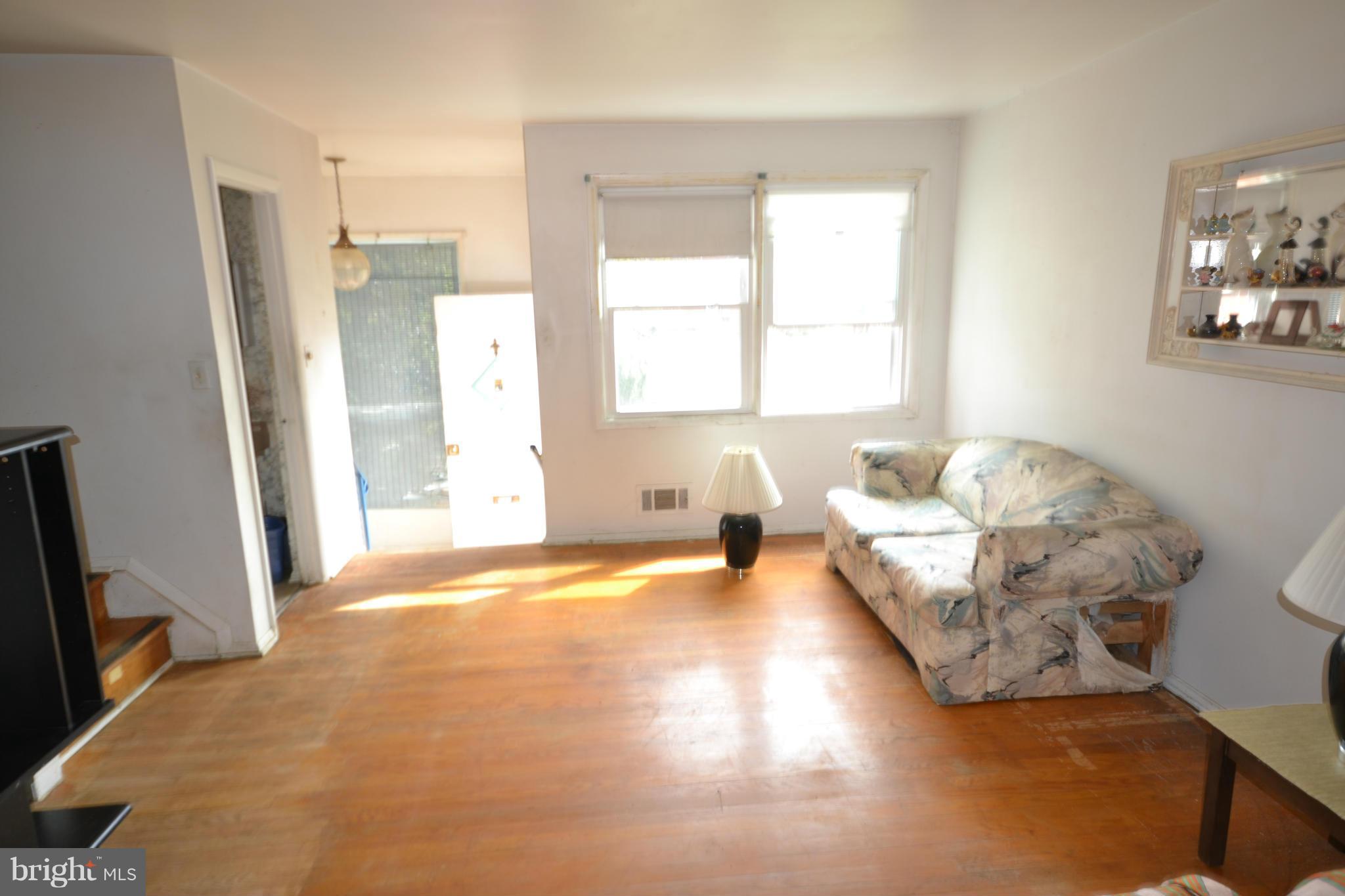 6937 Blanche Road Baltimore, MD 21215 - Photo 3 of 16 Living Room