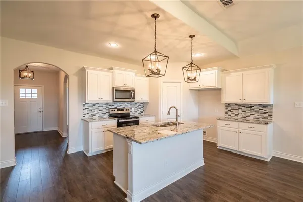 $2,495 | 8202 Grant Lane, Greenville, TX 75402