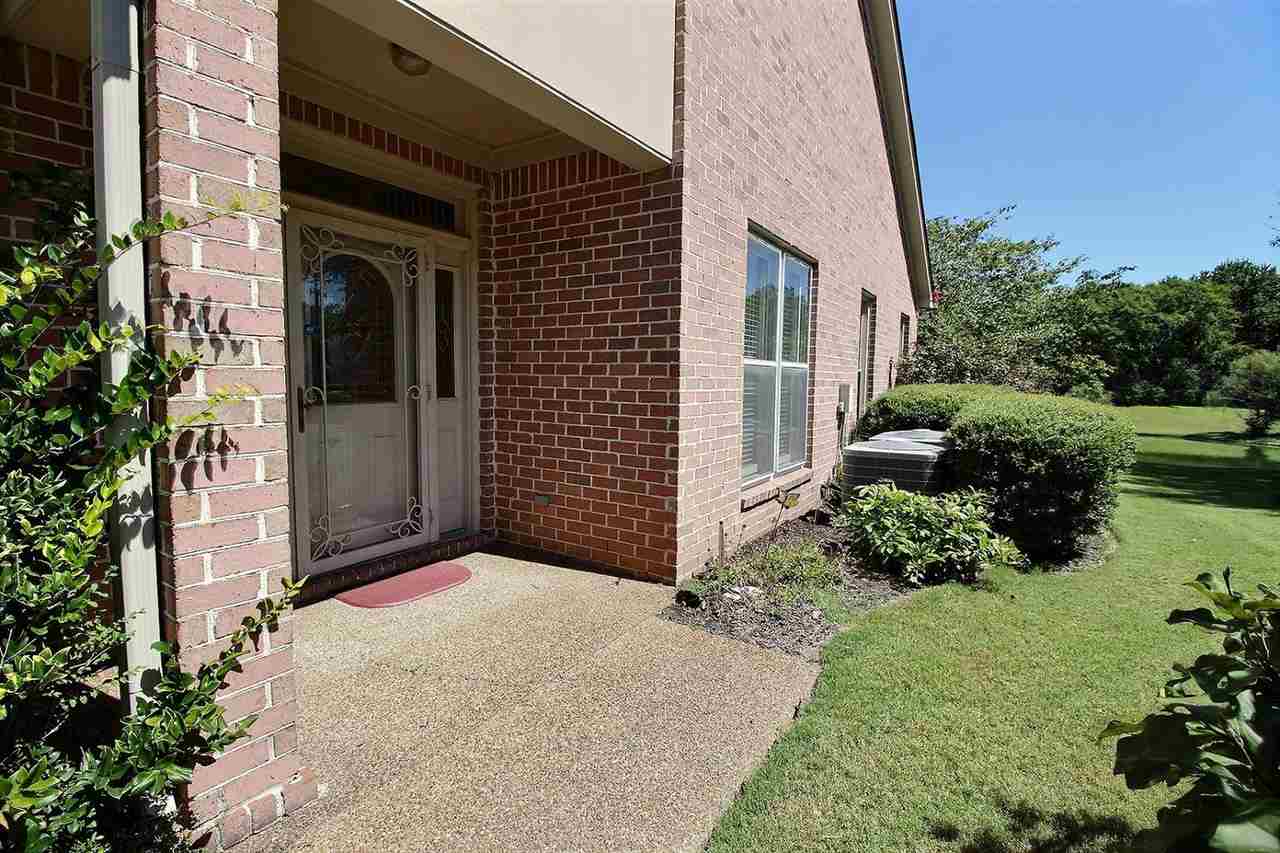 1672 Village Ridge Drive Collierville, TN 38017 - Photo 2 of 21 Gallery Image 2