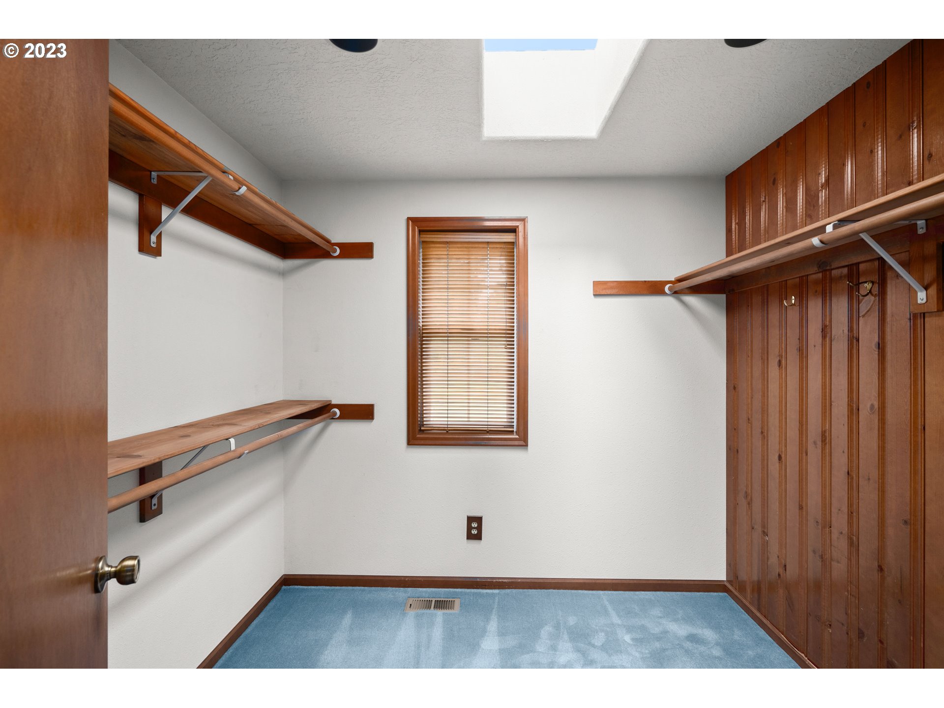 23490 South Beatie Road Oregon City, OR 97045 - Photo 12 of 30 a view of an empty room with a window