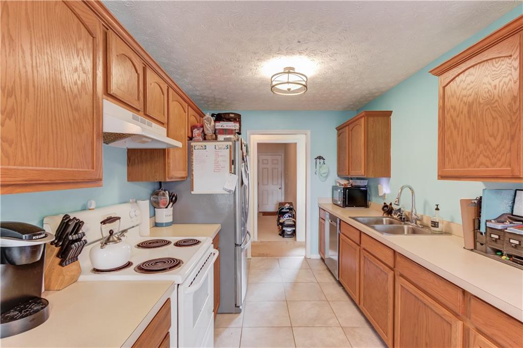 625 Springwood Trail Monroe, GA 30655 - Photo 5 of 23 a kitchen with a sink stove and cabinets