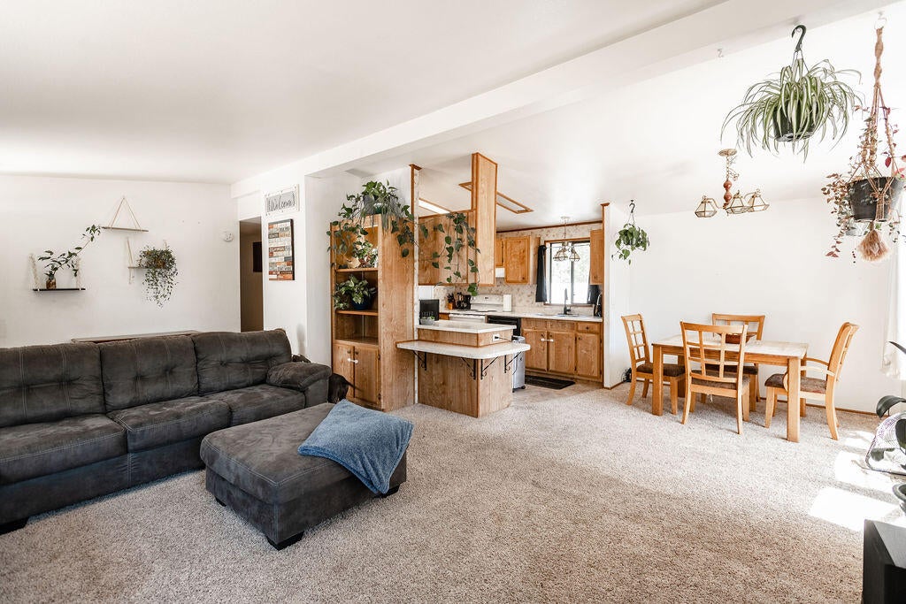 147229 Gracies Road Gilchrist, OR 97737 - Photo 5 of 48 DSC_8636