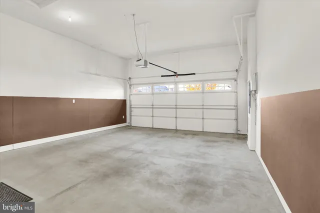 a picture of a room with a floor plan