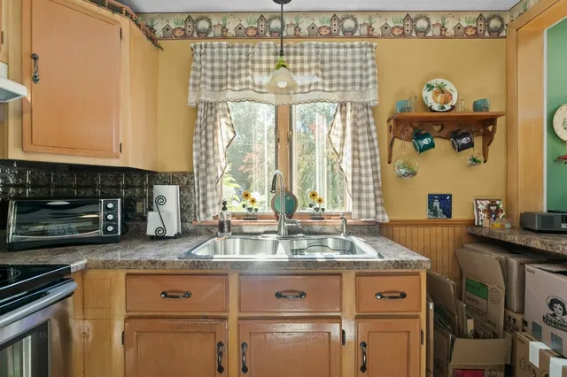 $469,900 | 102 Hayden Avenue, Tiverton, RI 02878