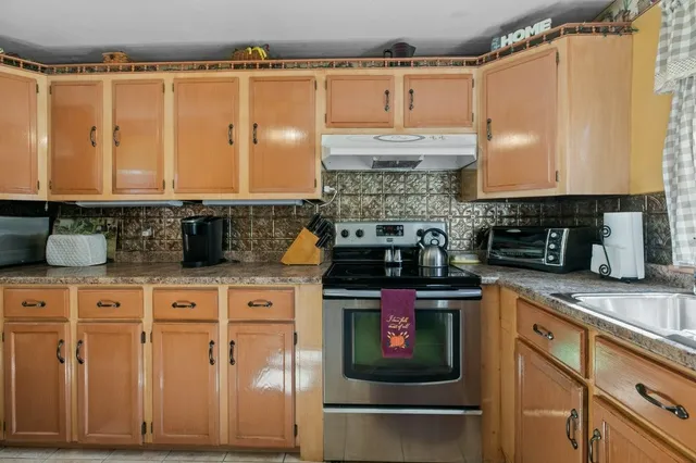 $469,900 | 102 Hayden Avenue, Tiverton, RI 02878